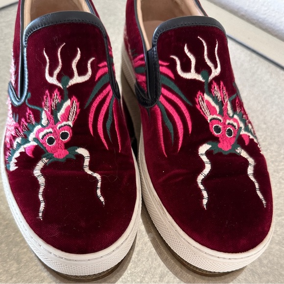 GUCCI Velvet Burgundy Dragon Slip-Ons - Picture 8 of 15
